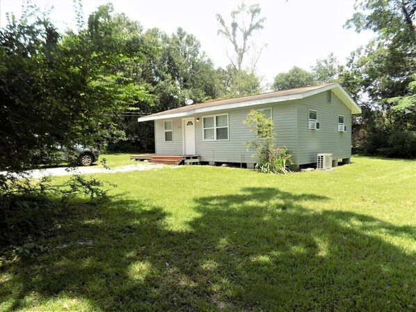Exterior - Winodee Cabin rustic relaxation close to town! (Pensacola)