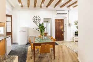 Dining - 22ARA1105 - 3BR flat in the City Center (Barcelona)