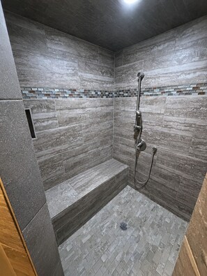 Bathroom - The Clifton Oak (Clifton)