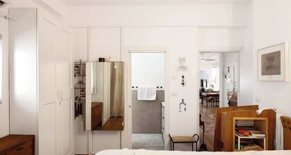 Large Classic Apartment in the Heart of Tel Aviv