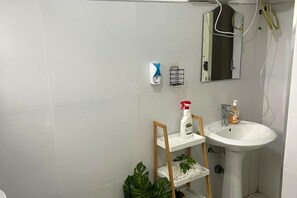 Toallas, jabón y papel higiénico