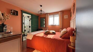 Iron/ironing board, WiFi, bed sheets