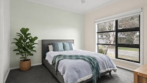 Free WiFi, bed sheets - Seamist Retreat - A relaxing coastal escape designed for easy holiday living (Indented Head)