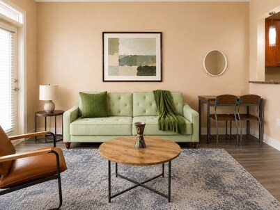 Sleepover | Pristine 1BD/1BA + Pool - LIT