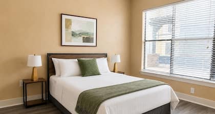 Sleepover | Pristine 1BD/1BA + Pool - LIT