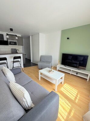 Living area - Vrbo Property (Magny-le-Hongre)
