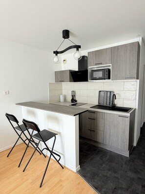 Private kitchen - Vrbo Property (Magny-le-Hongre)