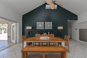 Dining - Beachfront villa Noord Aruba (Noord)