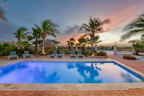 Pool - Beachfront villa Noord Aruba (Noord)
