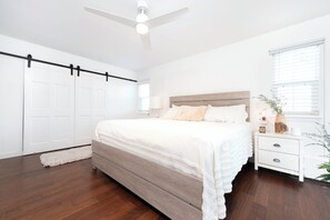 Room - Rainbow Ranch Retreat ★ GORGEOUS 5-STAR LUXURY RANCH- STYLE HOME ★ (Wimberley)
