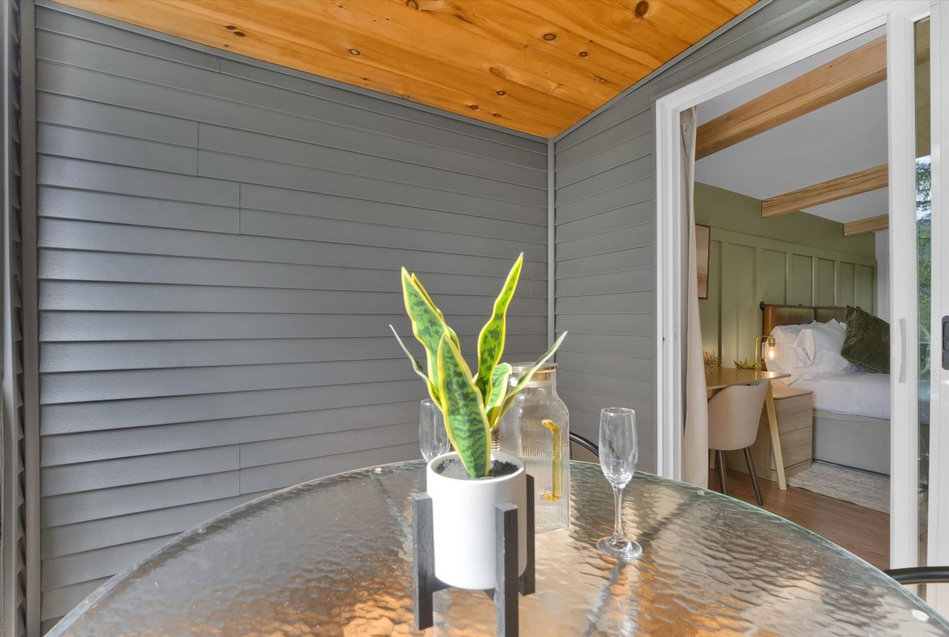 Step smoothly from indoor comfort to outdoor crisp air. Your evening ritual starts here.