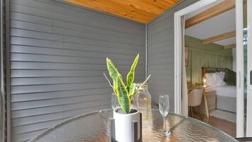 Step smoothly from indoor comfort to outdoor crisp air. Your evening ritual starts here.
