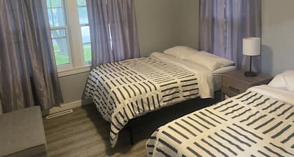 Modern and clean 3 Bedroom downtown apt