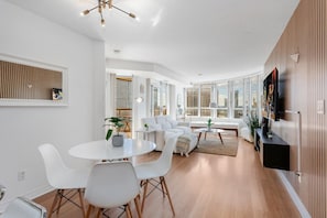 Interior - City Retreat | 2BR 2BATH | Sleeps 8 | Free Parking (Mississauga)