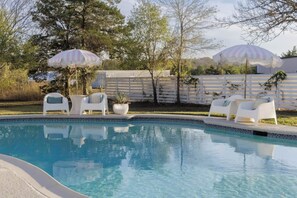 Pool - Hotel Bebe • Bungalow 2 • Pool+Fire Pit (Round Top)