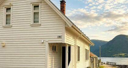 Historic house by the fjord in Solvorn
