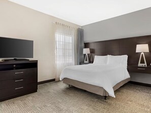 In-room safe, iron/ironing board, WiFi (free), bed sheets - Mobility Accessible Queen Studio | Accessible Tub (Plano)