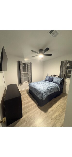 WiFi, bed sheets - Updated Lynn Haven Home: 3bed/2bath (Lynn Haven)