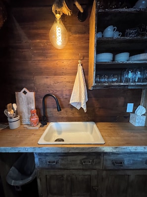 Bathroom - The Guest House by The Trestle, Quaint and Cozy cabin made with reclaimed wood (Arthur)