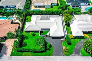 Exterior - Exquisite Oasis Home! ~ Close To Beach & Shops! (Fort Lauderdale)