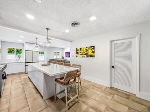 Dining - Exquisite Oasis Home! ~ Close To Beach & Shops! (Fort Lauderdale)