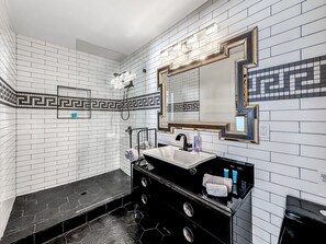 Bathroom - Exquisite Oasis Home! ~ Close To Beach & Shops! (Fort Lauderdale)