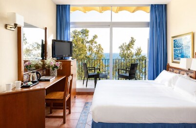 Sea View Balcony | Beachfront | Pool & Restaurant