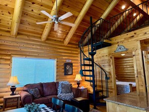 Living area - Skoots Creek Hideaway — a cozy, classic log cabin! (Panguitch Lake)