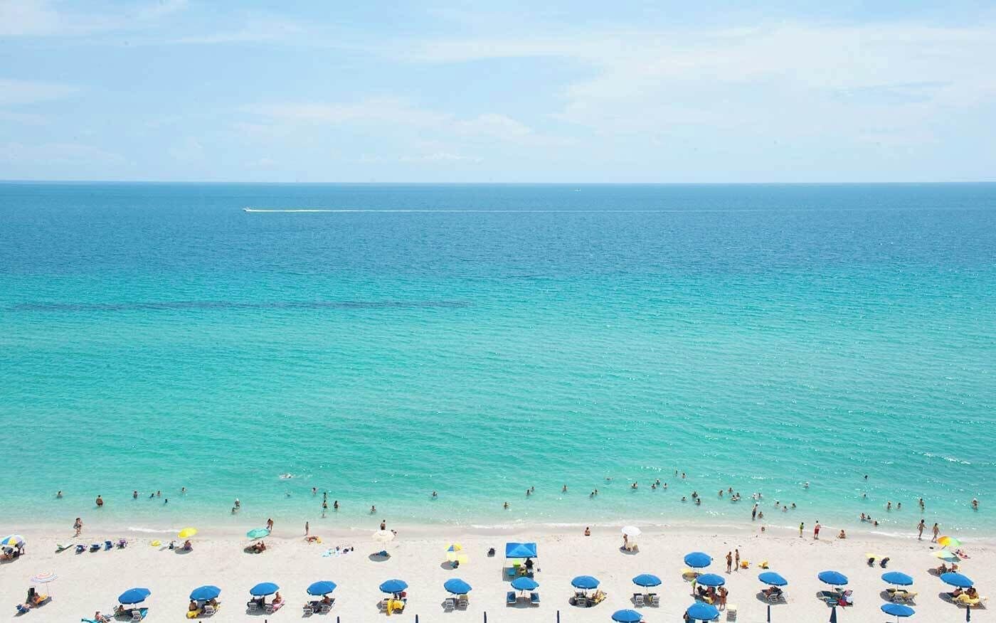 Beach nearby, sun-loungers, beach towels