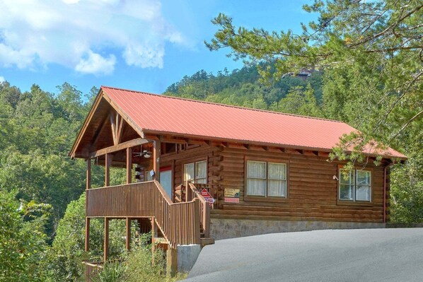 Exterior - A Beary Happy Place Cabin Rental (Pigeon Forge)