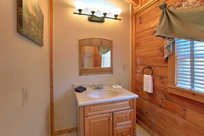 Bathroom - A Beary Happy Place Cabin Rental (Pigeon Forge)