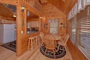 Dining - A Beary Special Place Cabin Rental (Sevierville)