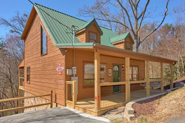 Exterior - A Beary Special Place Cabin Rental (Sevierville)