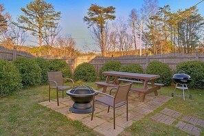 Outdoor dining - A Dream Come True Vacation Rental (Pigeon Forge)
