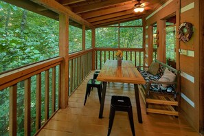 Outdoor dining - A Hummingbird Hideaway Cabin Rental (Wears Valley)