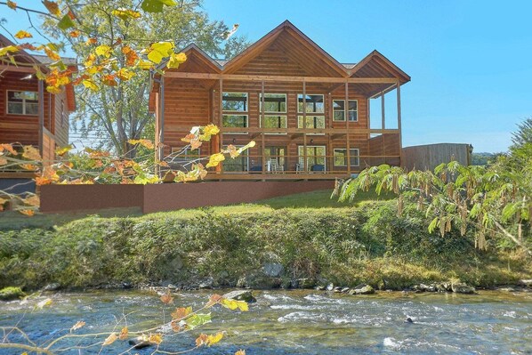 Exterior - A River Retreat Cabin Rental (Pigeon Forge)
