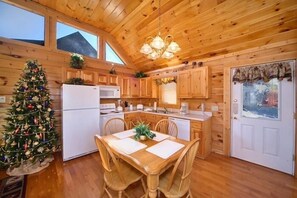Dining - A Romantic Journey Cabin Rental (Pigeon Forge)