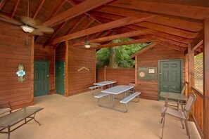 Outdoor dining - A Romantic Journey Cabin Rental (Pigeon Forge)