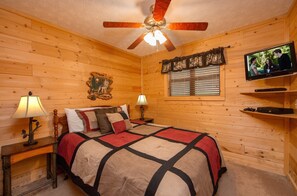 Room - A Wolf's Den Cabin Rental (Sevierville)