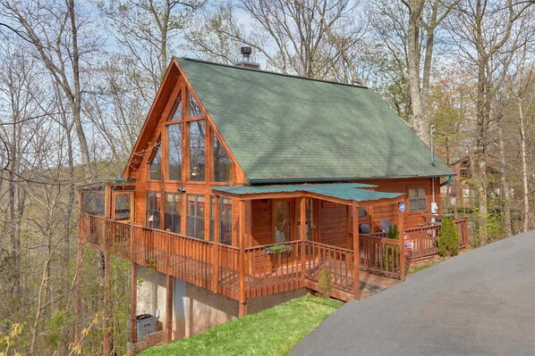 Exterior - A Wolf's Den Cabin Rental (Sevierville)