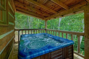 Outdoor spa tub - All By Grace Cabin Rental (Wears Valley)