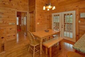 Dining - Almost Heaven Cabin Rental (Pigeon Forge)