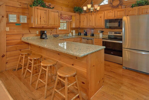 Private kitchen - Almost Heaven Cabin Rental (Pigeon Forge)