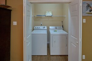 A laundry room with two washing machines and a dryer. - Amazing Grace II Vacation Home (Pigeon Forge)