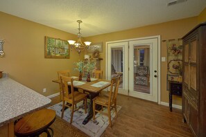 Dining - Amazing Grace II Vacation Home (Pigeon Forge)