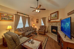 Living area - Amazing Grace II Vacation Home (Pigeon Forge)
