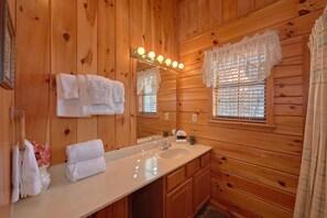 Bathroom - Angels Attic Cabin Rental (Pigeon Forge)