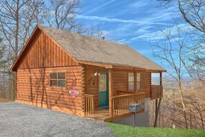 Exterior - Angels Attic Cabin Rental (Pigeon Forge)