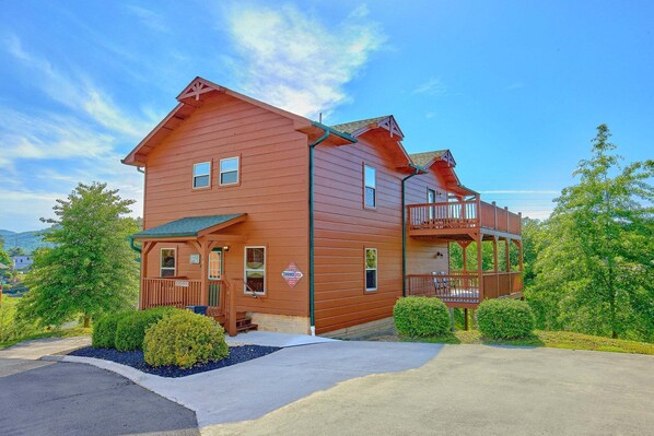 Exterior - Bear Cove Lodge Cabin Rental (Pigeon Forge)