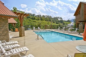 Pool - Bear Cove Lodge Cabin Rental (Pigeon Forge)